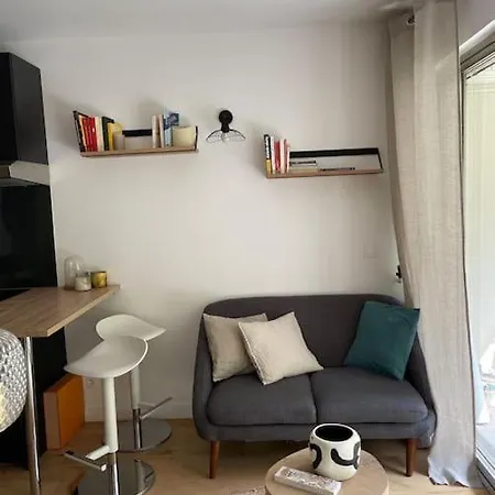 Agreable Et Moderne A Avec Jardin 公寓 塞纳河畔讷伊